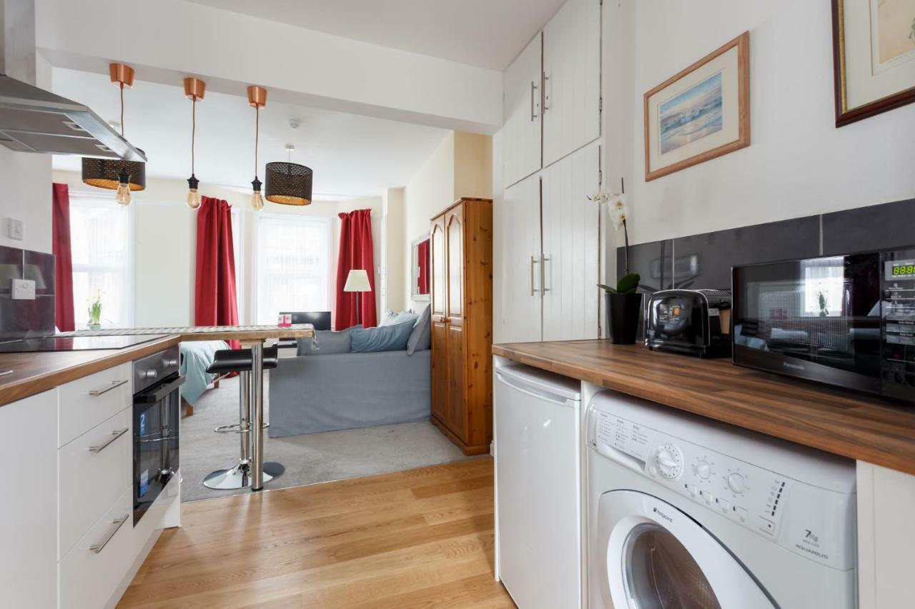 Stylish Town Centre Apartment Close To Beach And Shops Bournemouth Buitenkant foto