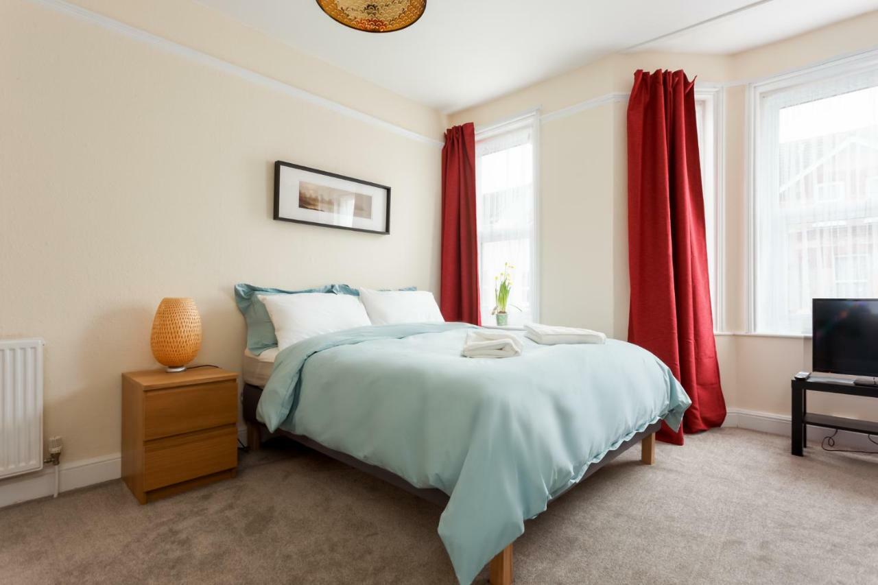 Stylish Town Centre Apartment Close To Beach And Shops Bournemouth Buitenkant foto