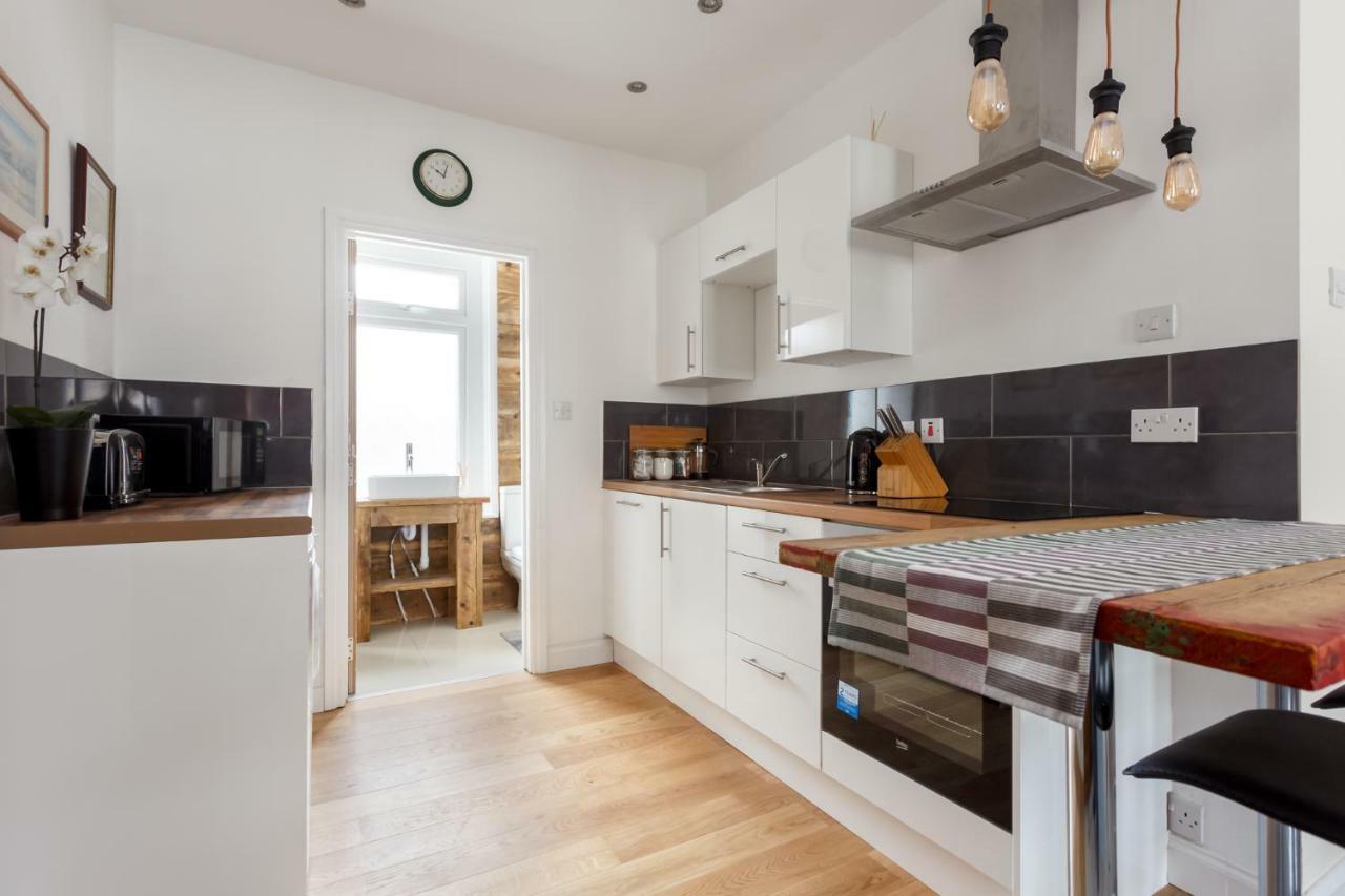 Stylish Town Centre Apartment Close To Beach And Shops Bournemouth Buitenkant foto