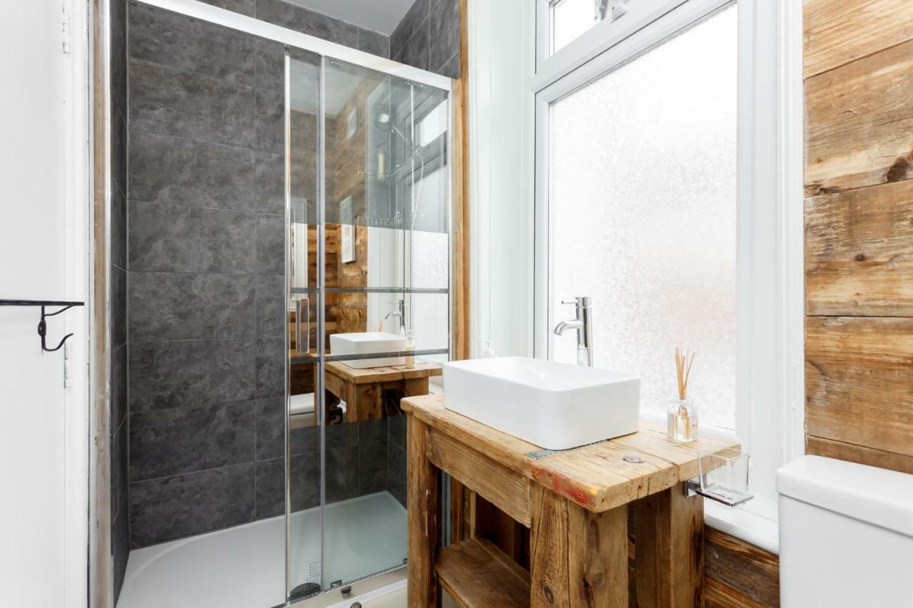 Stylish Town Centre Apartment Close To Beach And Shops Bournemouth Buitenkant foto